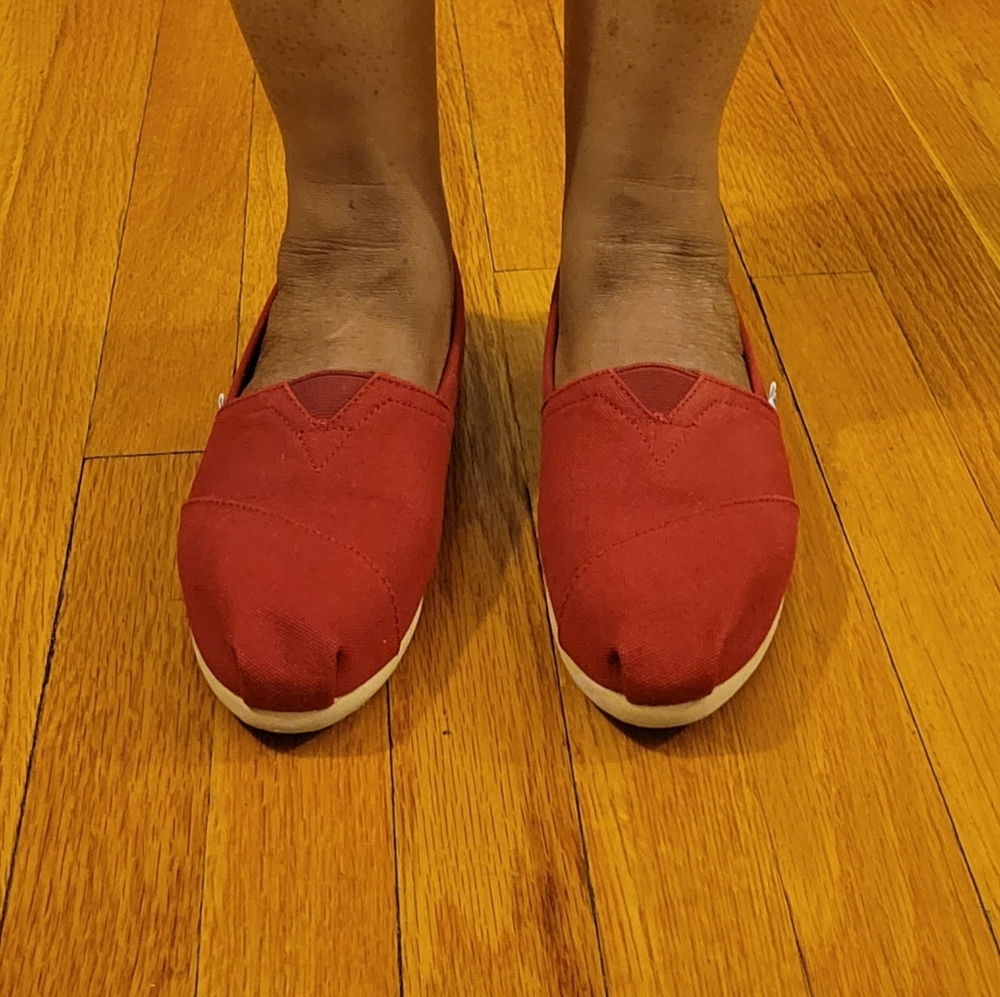 Toms Women"s Classic Red Solid Canvas Slip on Flat shoes